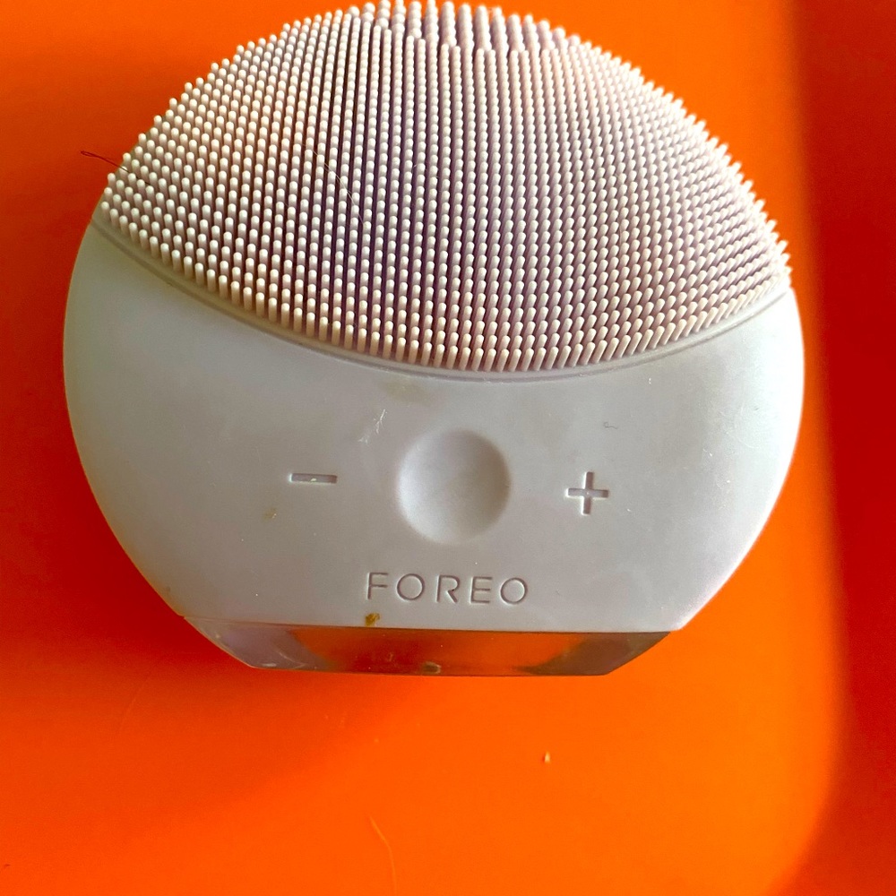 Foreo facial cleansing device - great condition